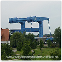 Blaue Zugbrücke über die Peene bruecke, peene, wolgast