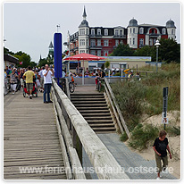 Blick von der Seebrücke zur Promenade ostsee, zinnowitz, strand, seebruecke